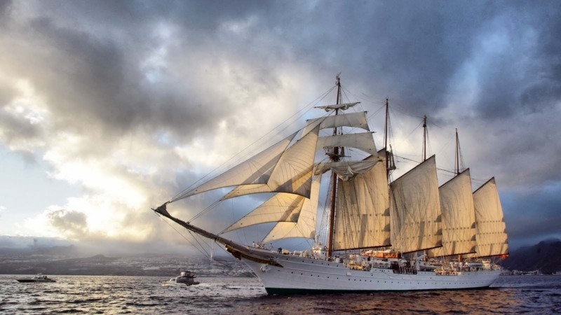 Spanish Ship Elcano Arrives in the Philippines