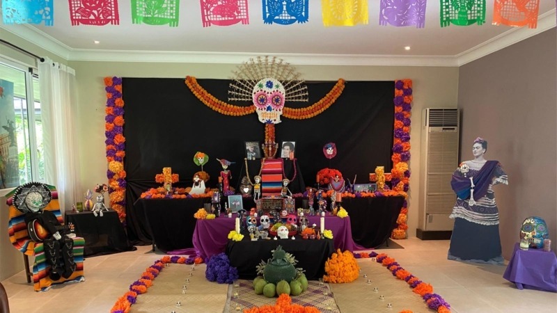 Mexican Embassy Hosts ‘Altar de Muertos’ Exhibit for Susan Roces, Vicente Fernández | LaJornadaFilipina.com